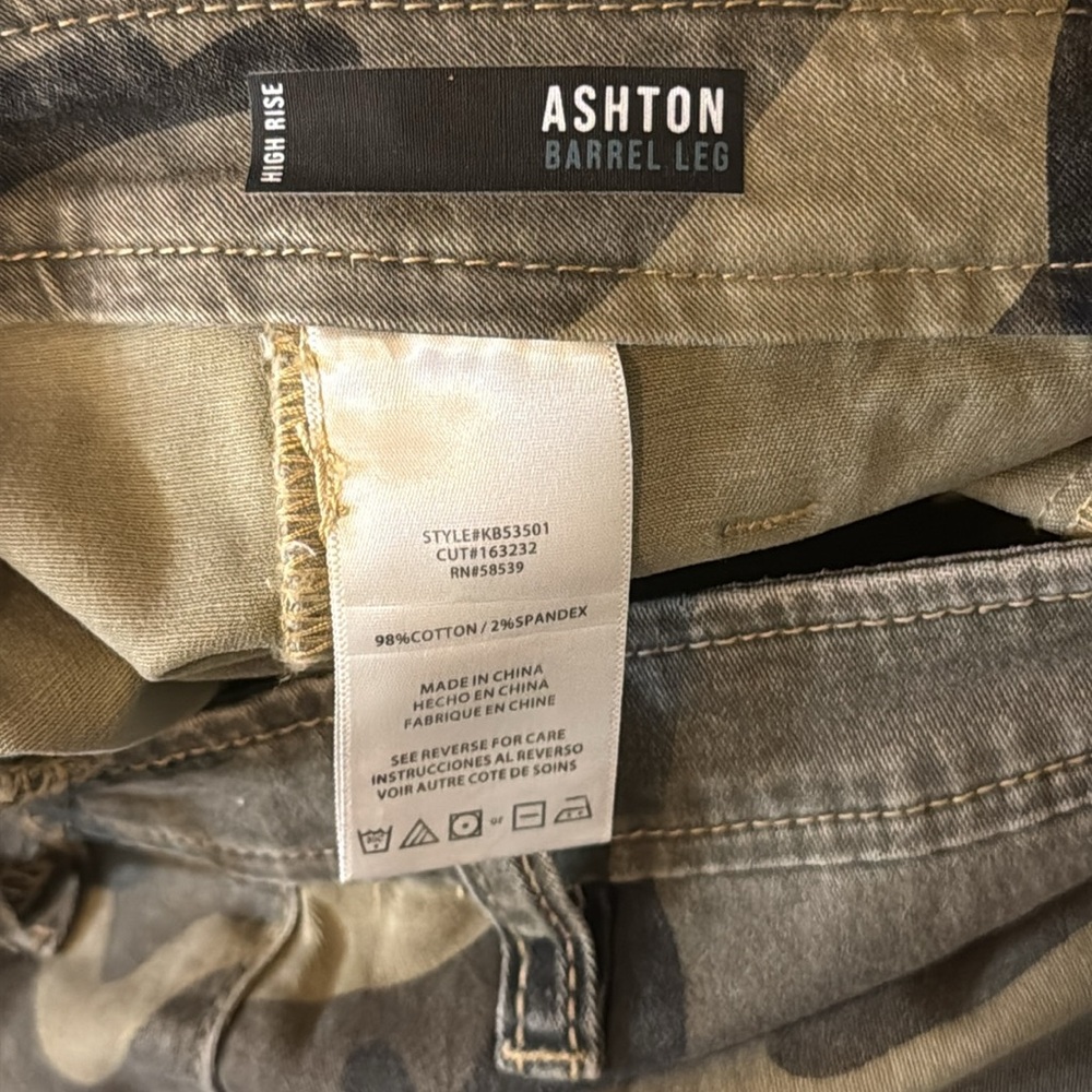 NWOT KUT from the Kloth Women's Ashton High rise Wide Leg Barrel, Camo in Olive - Picture 9 of 16